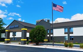 Days Inn By Wyndham Fargo - West Acres