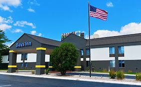 Days Inn By Wyndham Fargo - West Acres